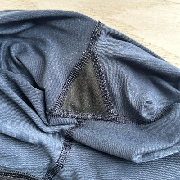 Lululemon navy black paisley wunder under cropped leggings size 6 lightly worn - Picture 3 of 5